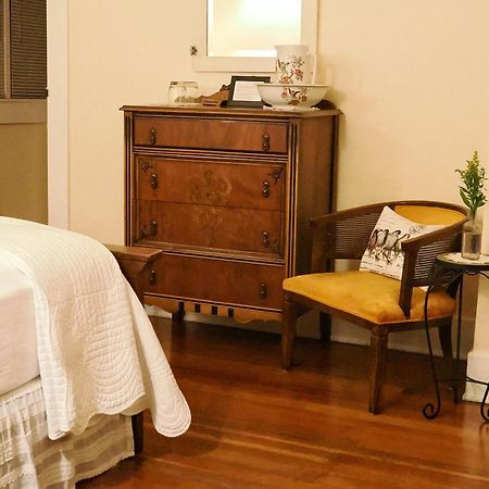 Lady Geneva Bed & Breakfast Medford Buitenkant foto
