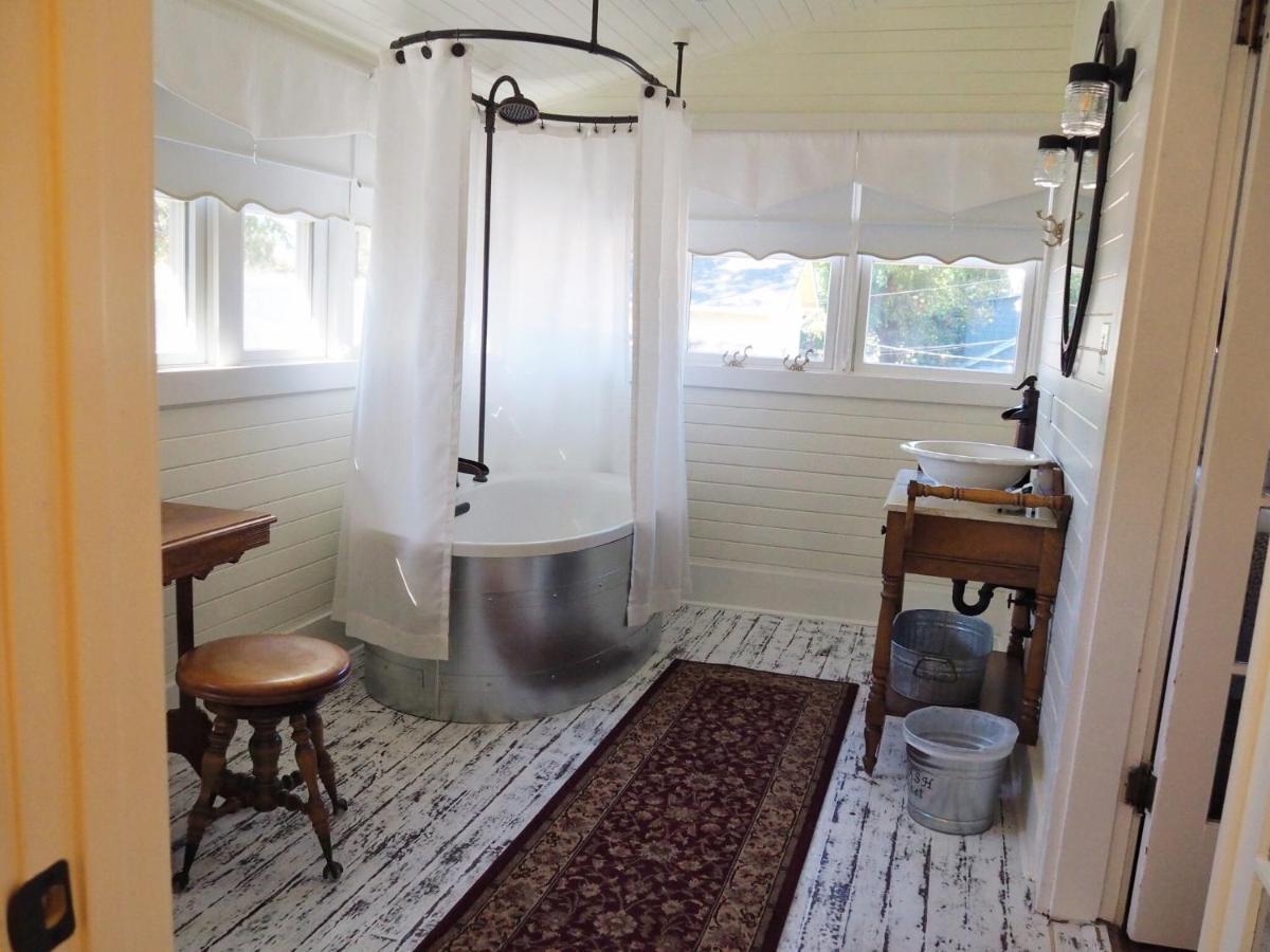 Lady Geneva Bed & Breakfast Medford Buitenkant foto