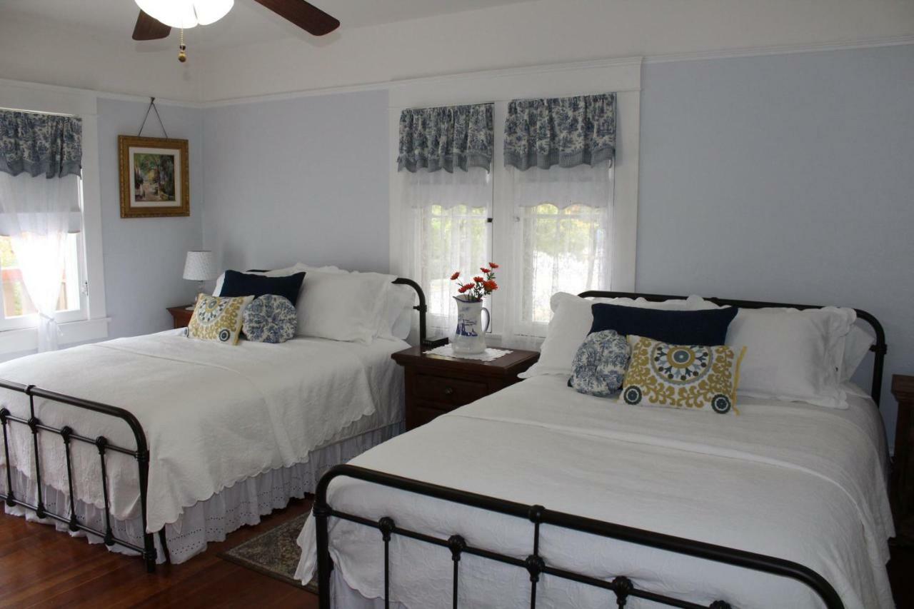 Lady Geneva Bed & Breakfast Medford Buitenkant foto