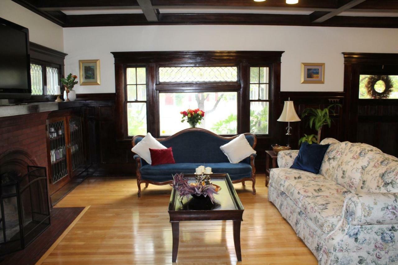 Lady Geneva Bed & Breakfast Medford Buitenkant foto