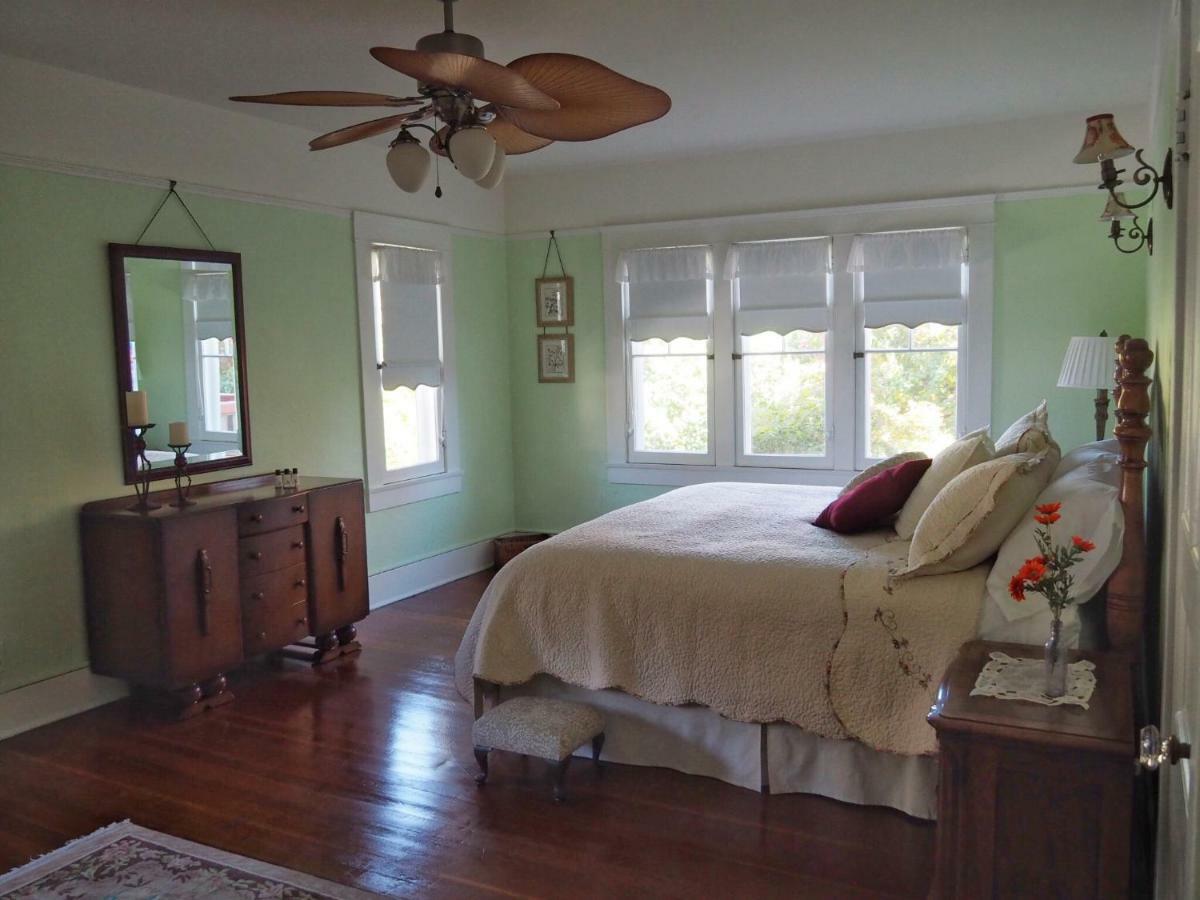 Lady Geneva Bed & Breakfast Medford Buitenkant foto