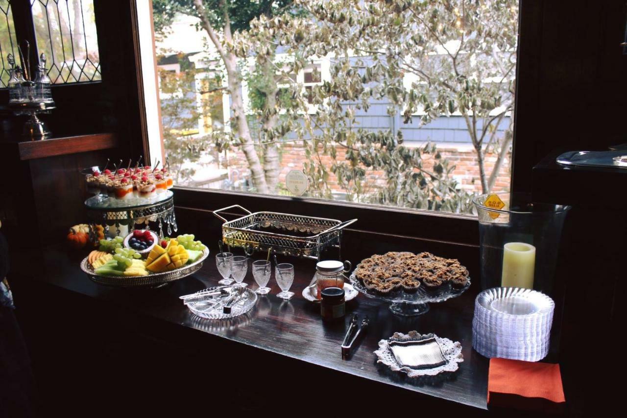 Lady Geneva Bed & Breakfast Medford Buitenkant foto